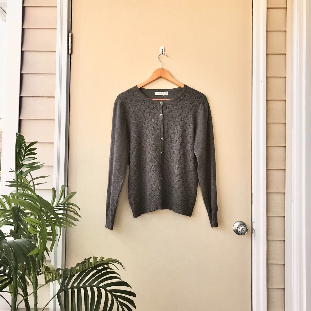 -MELROSE CHIC NEW YORK  Button Down Sweater